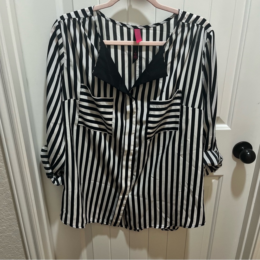 Black and White Striped Women's Top - 1X